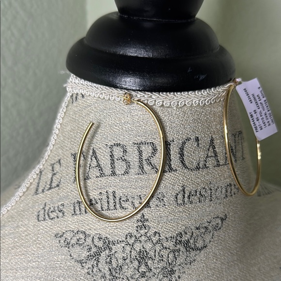 NWT 14K Yellow Gold Oval Hoop Earrings - Picture 3 of 4